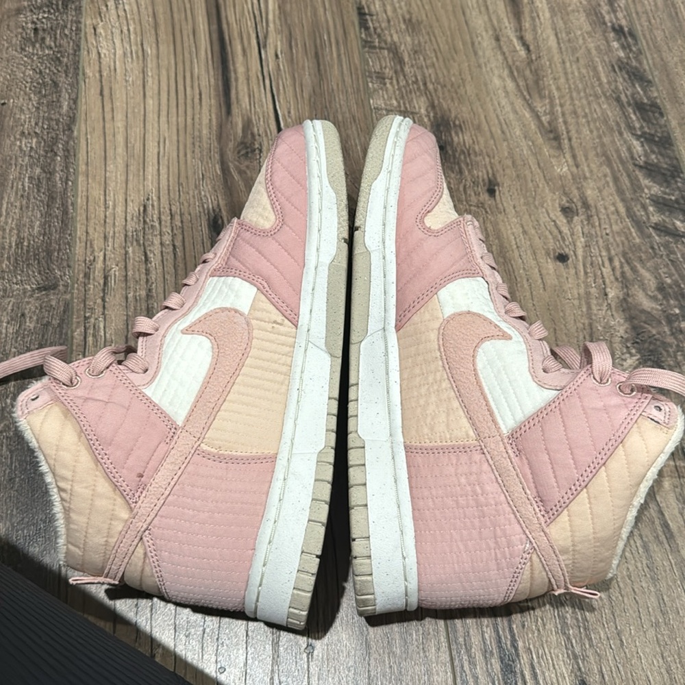 Nike - Picture 4 of 6